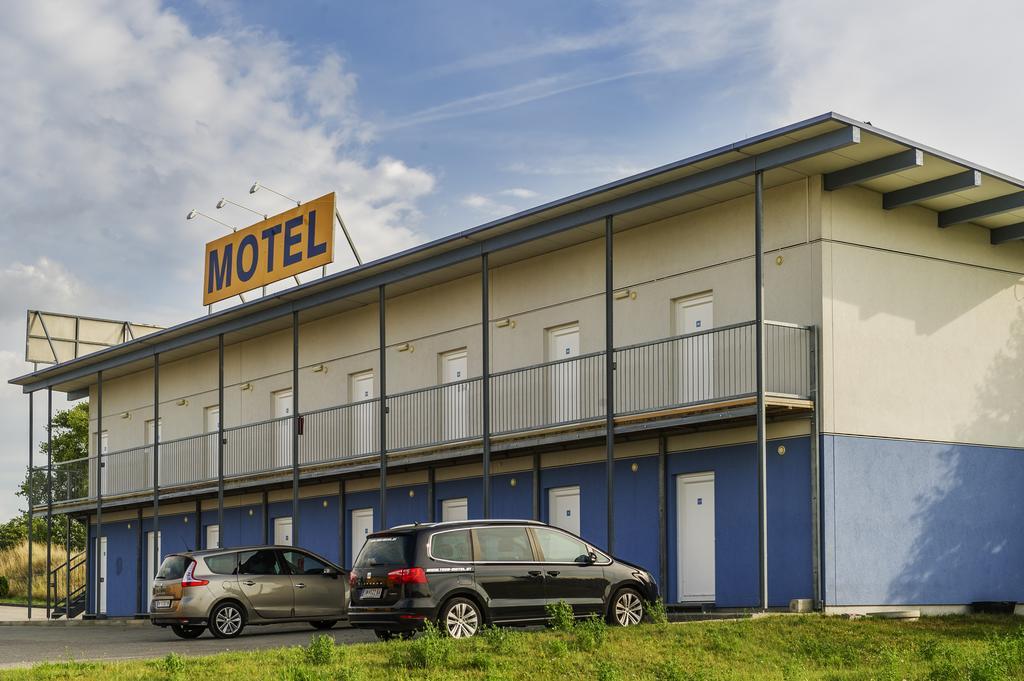 Tour-Motel Wilfersdorf  ภายนอก รูปภาพ