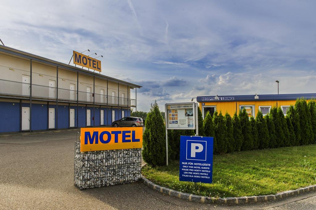 Tour-Motel Wilfersdorf  ภายนอก รูปภาพ