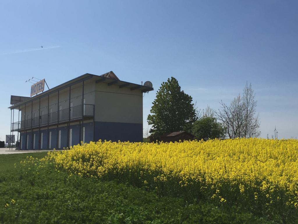 Tour-Motel Wilfersdorf  ภายนอก รูปภาพ